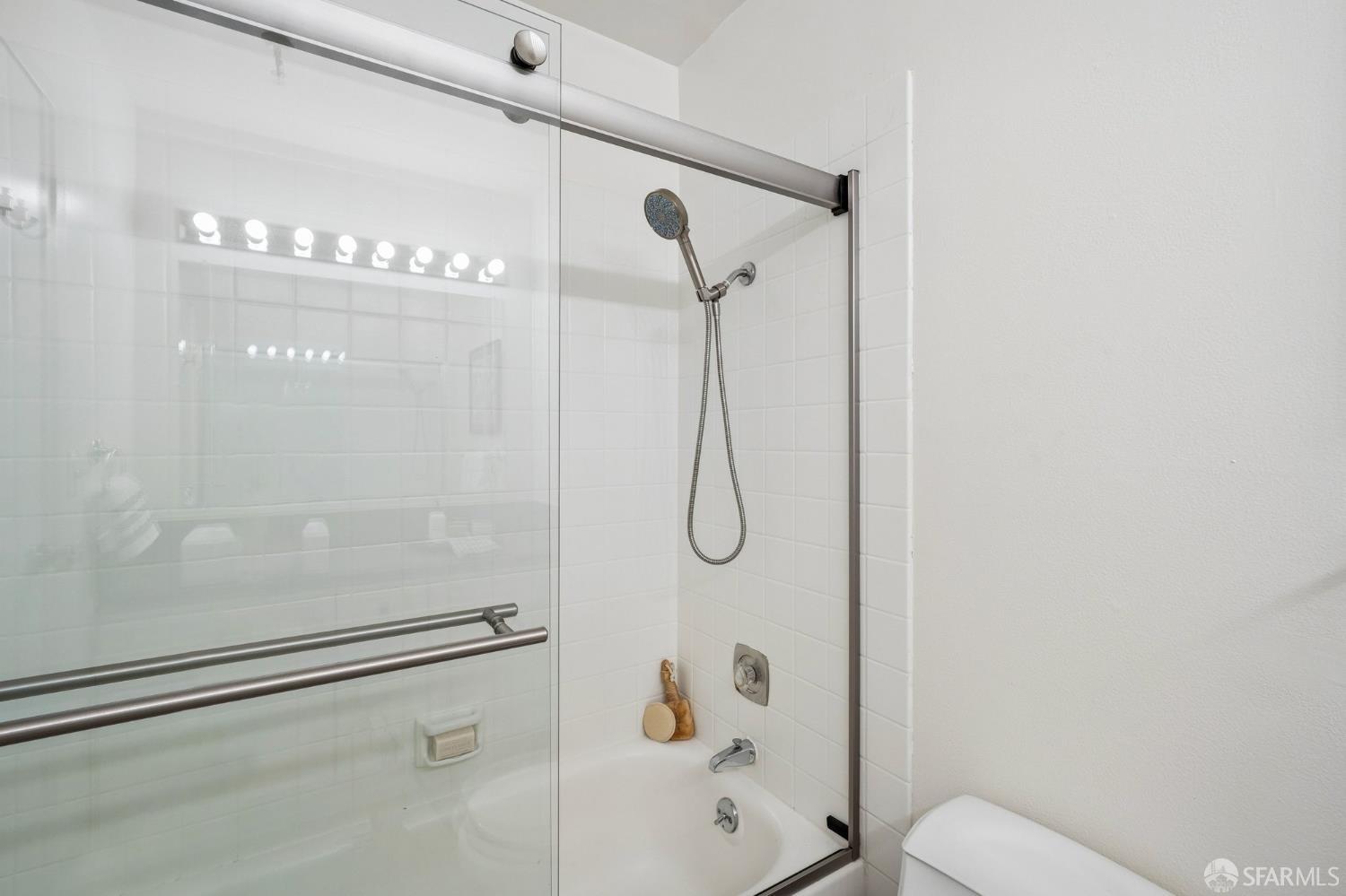 771 Kingston Ave #104 | 2-Bed Condo with Private Backyard Near Piedmont Ave