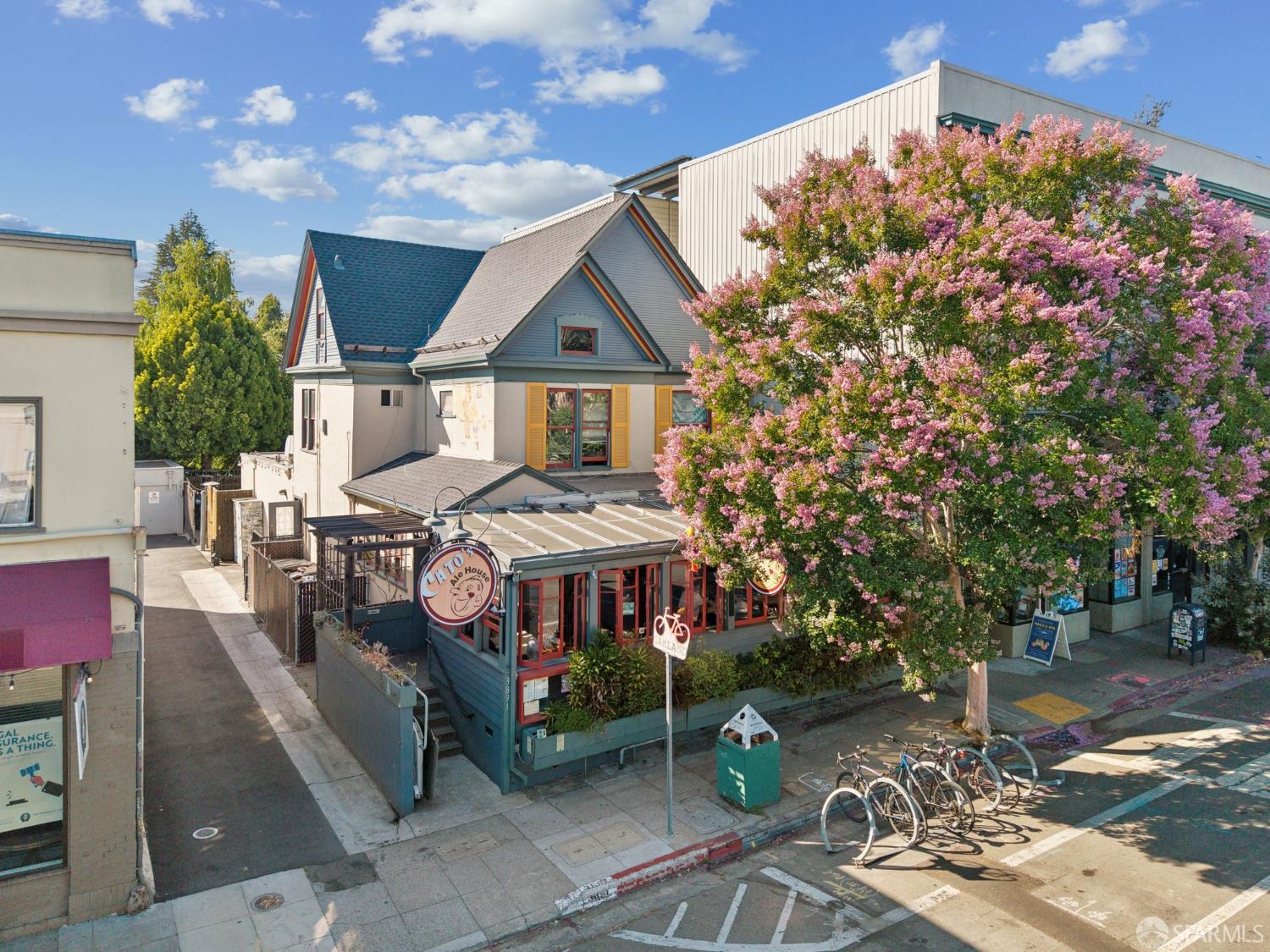 771 Kingston Ave #104 | 2-Bed Condo with Private Backyard Near Piedmont Ave