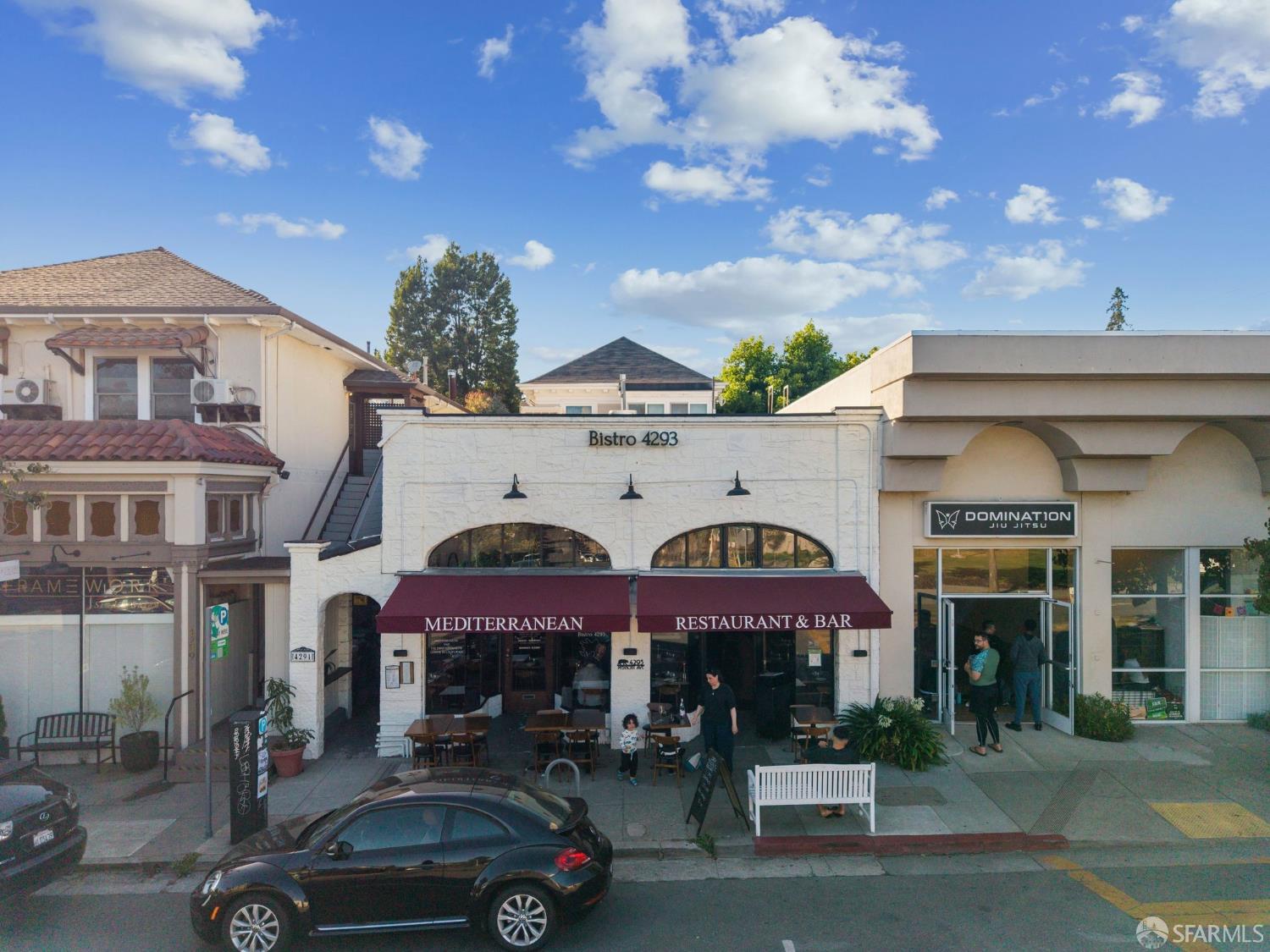 771 Kingston Ave #104 | 2-Bed Condo with Private Backyard Near Piedmont Ave