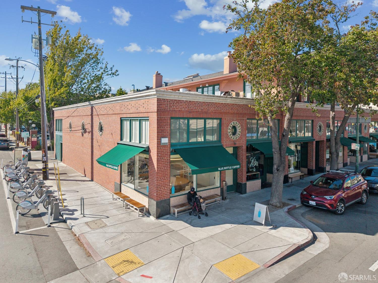 771 Kingston Ave #104 | 2-Bed Condo with Private Backyard Near Piedmont Ave