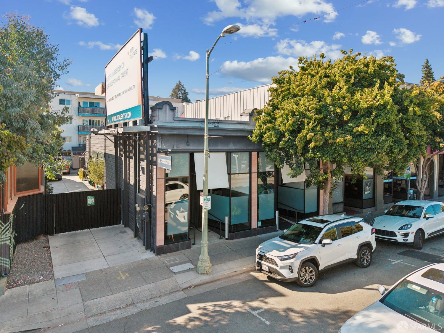 771 Kingston Ave #104 | 2-Bed Condo with Private Backyard Near Piedmont Ave