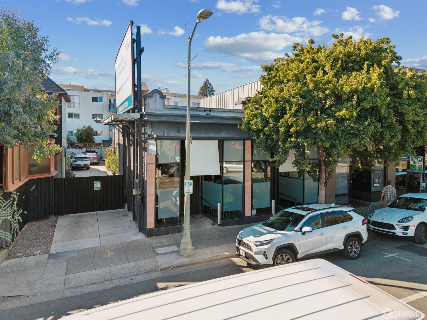 771 Kingston Ave #104 | 2-Bed Condo with Private Backyard Near Piedmont Ave