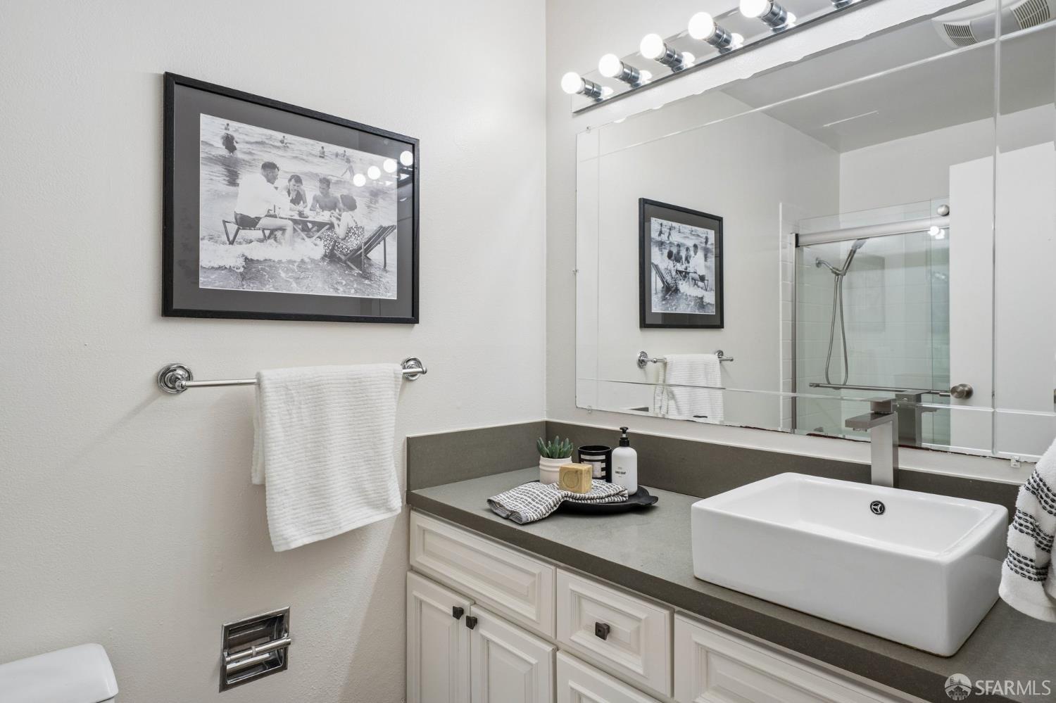 771 Kingston Ave #104 | 2-Bed Condo with Private Backyard Near Piedmont Ave