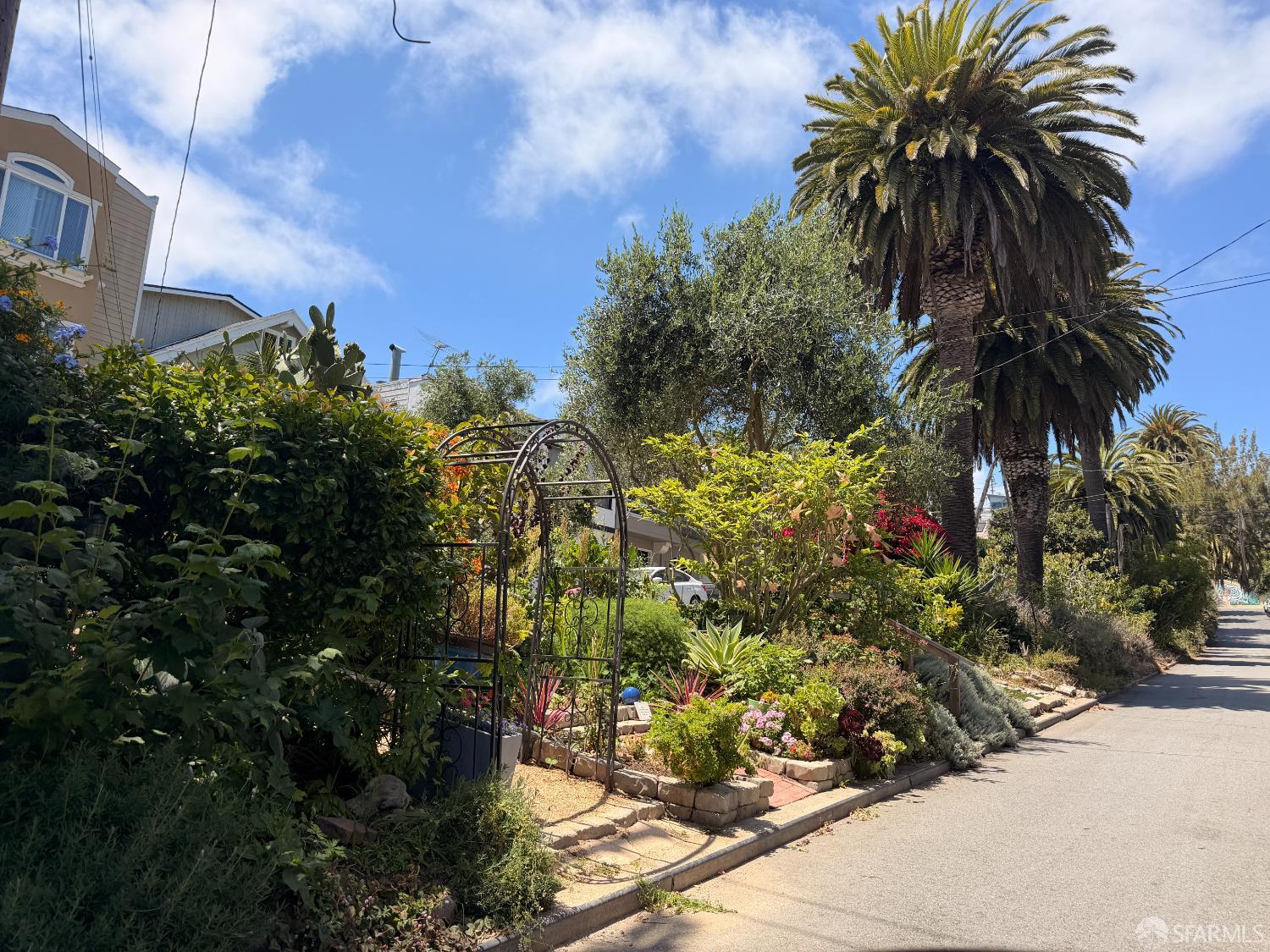 1712 Quesada Avenue