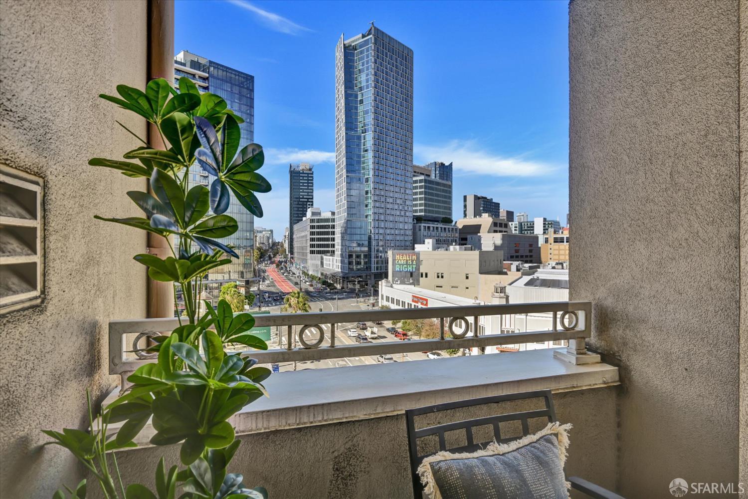 140 S Van Ness Avenue # 819