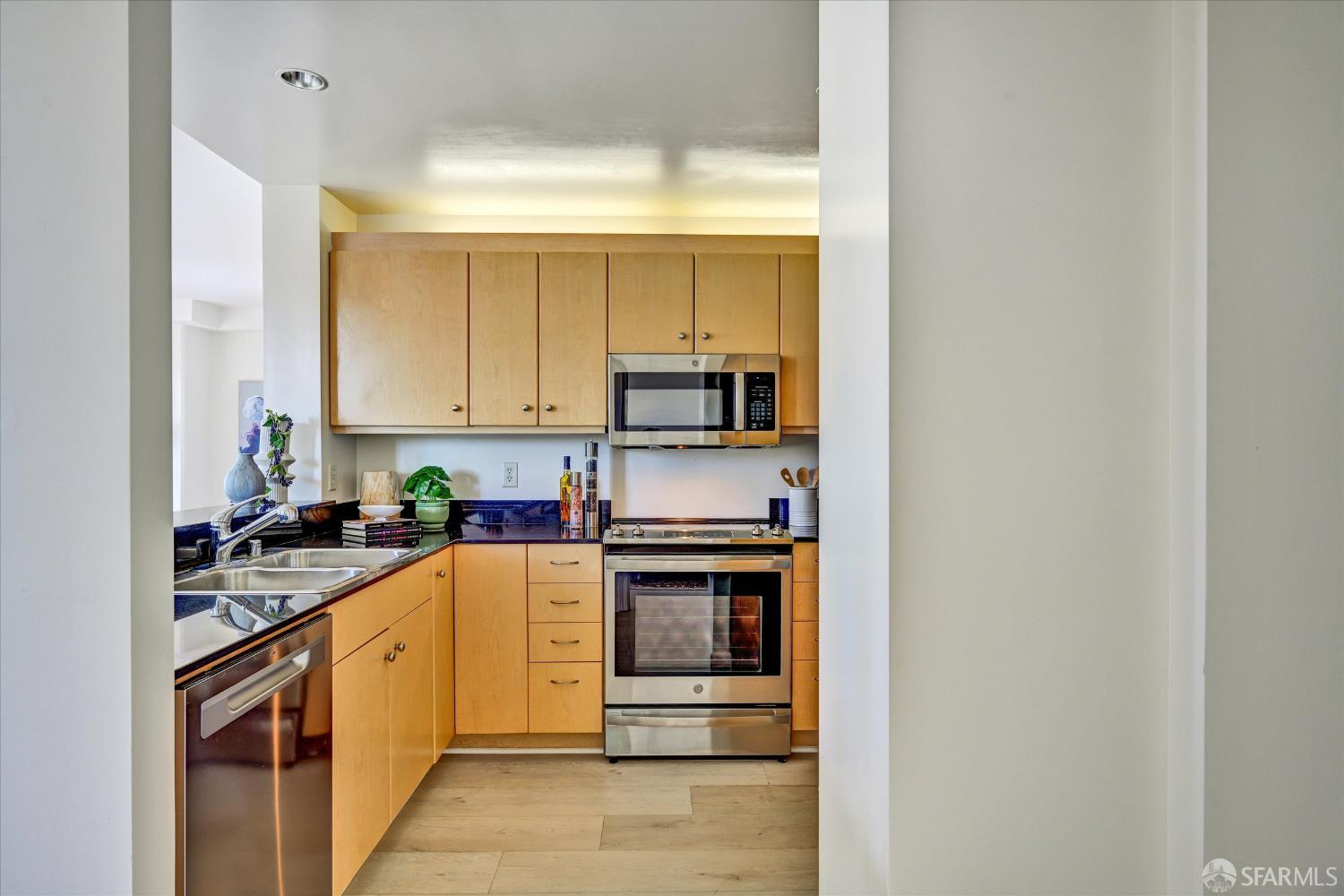 140 S Van Ness Avenue # 819