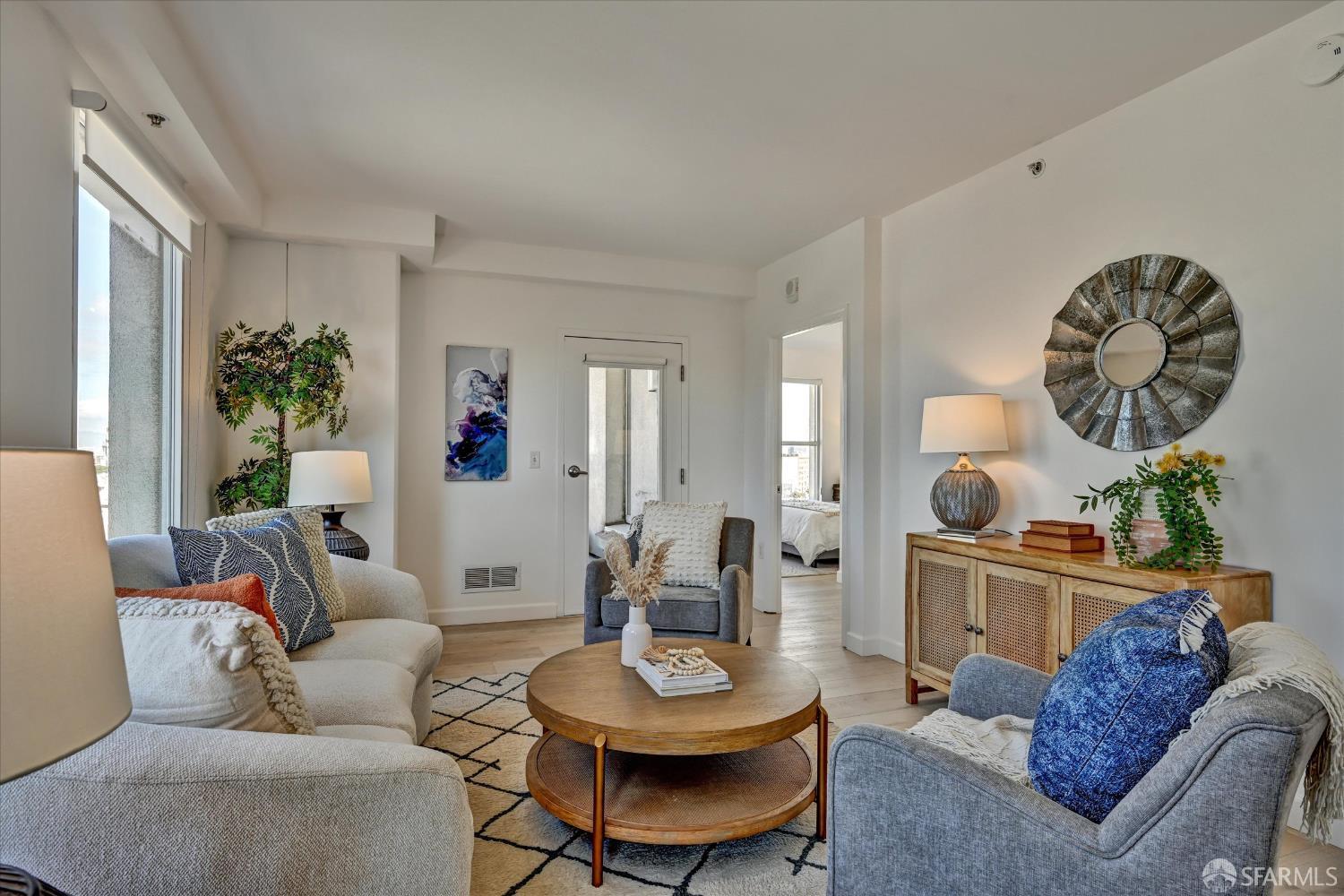 140 S Van Ness Avenue # 819
