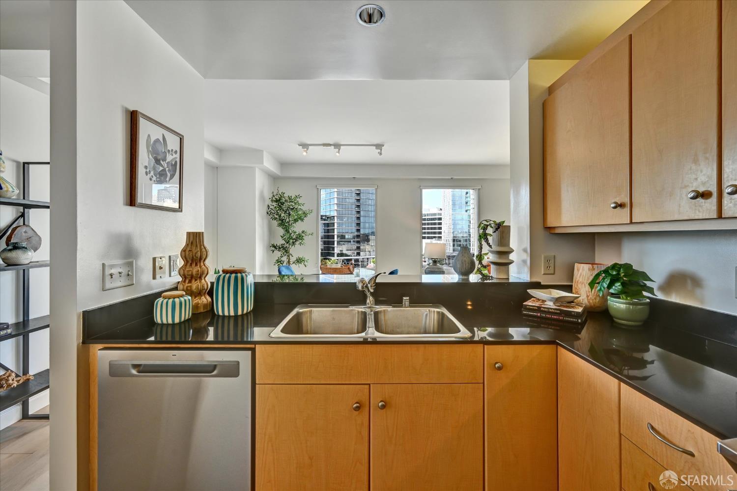 140 S Van Ness Avenue # 819