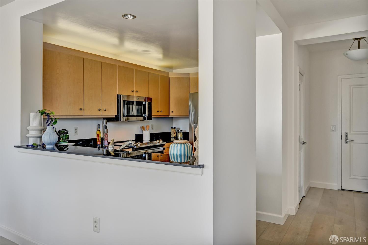 140 S Van Ness Avenue # 819