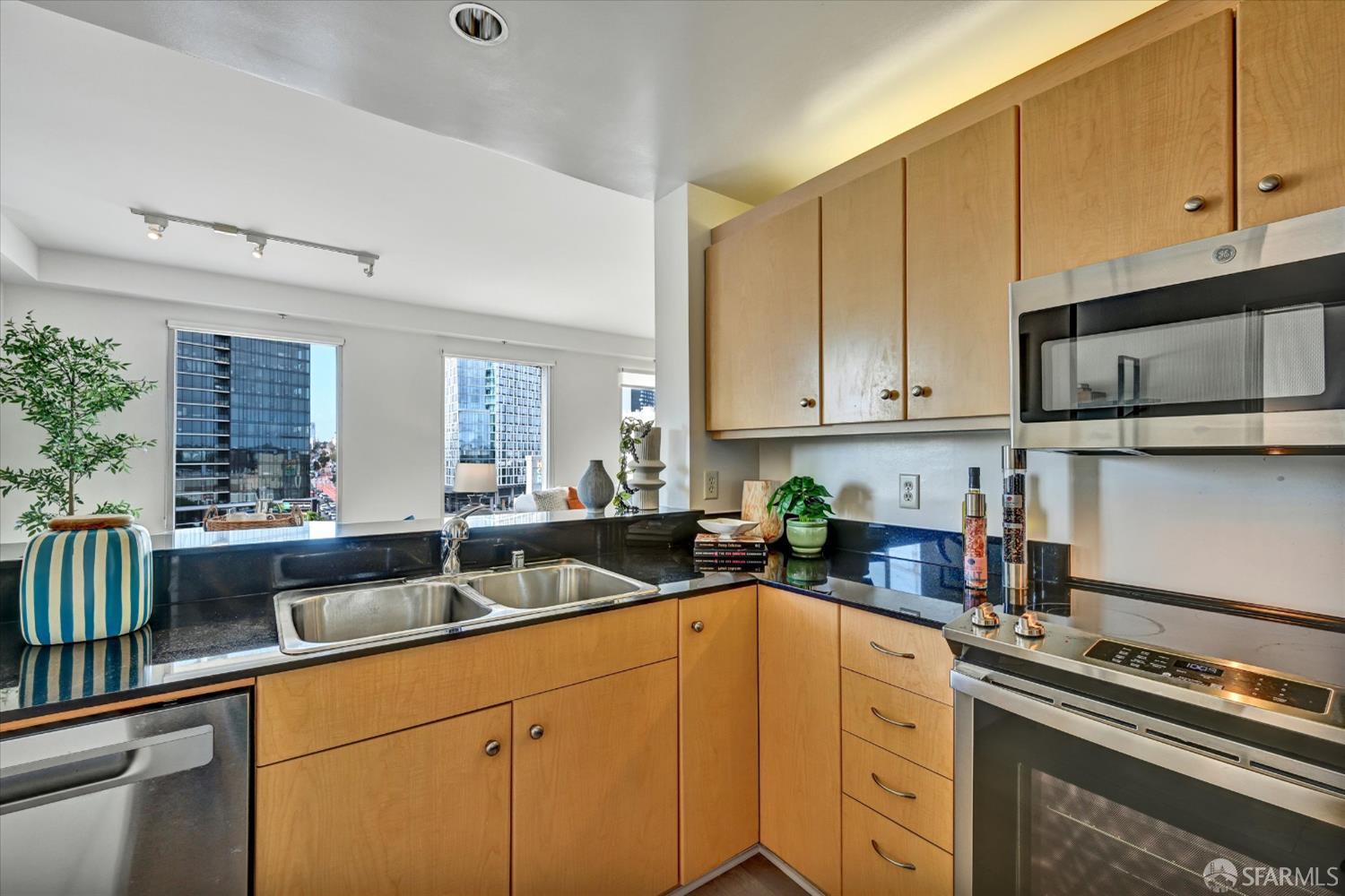 140 S Van Ness Avenue # 819