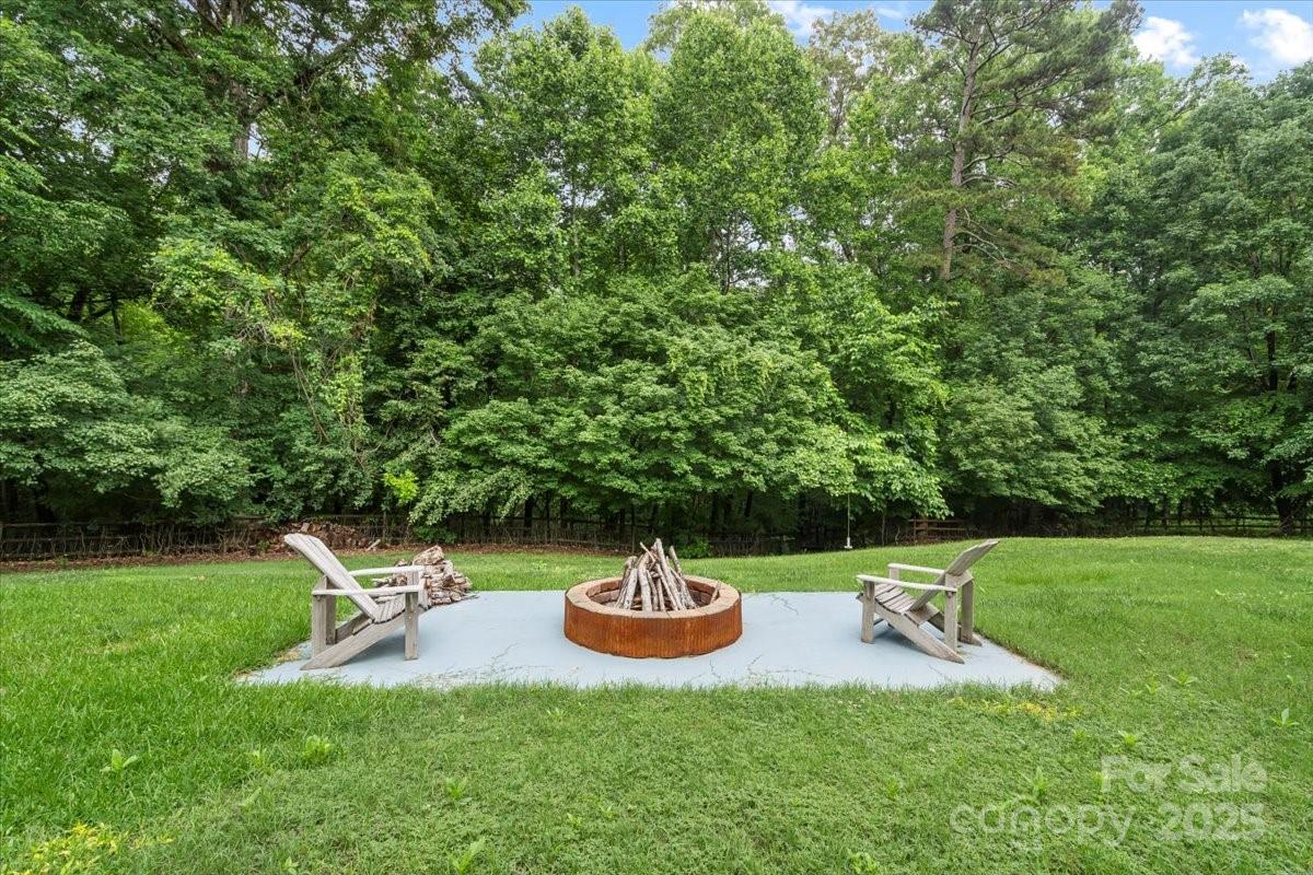 7017 S Providence Road