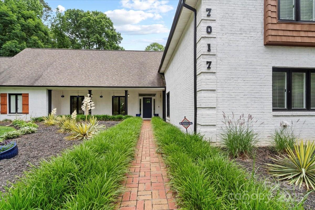 7017 S Providence Road