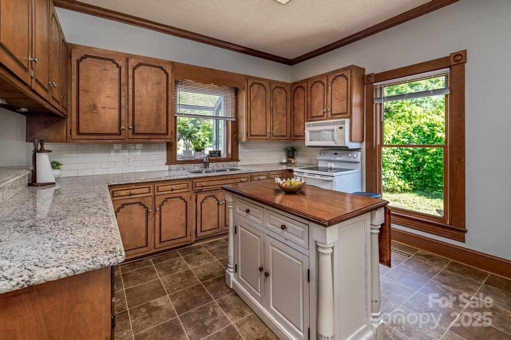 328 E Center Avenue