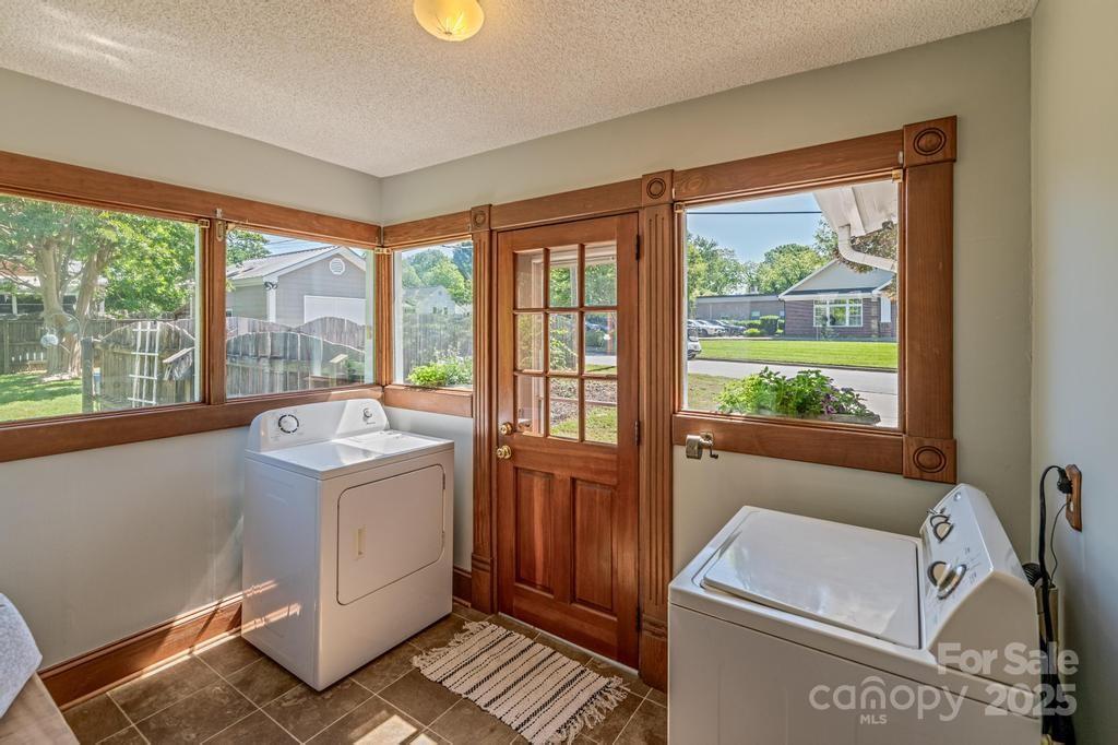 328 E Center Avenue