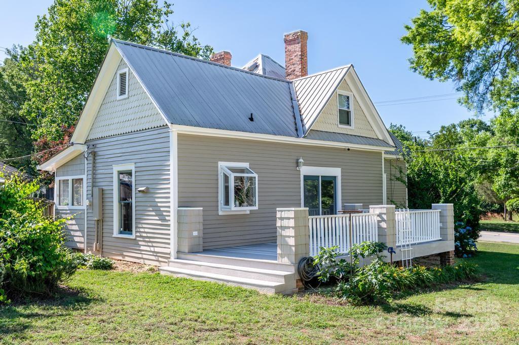 328 E Center Avenue