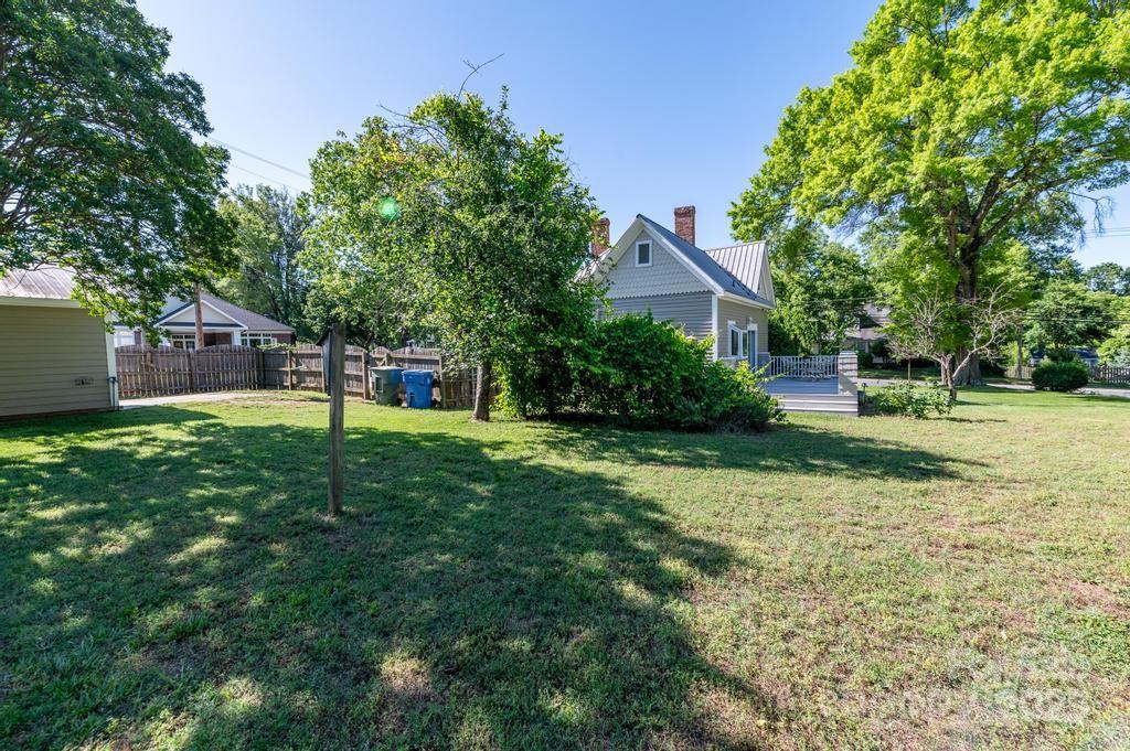 328 E Center Avenue