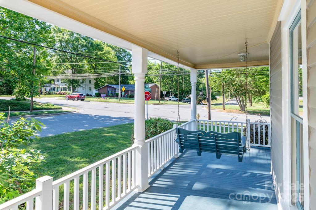 328 E Center Avenue