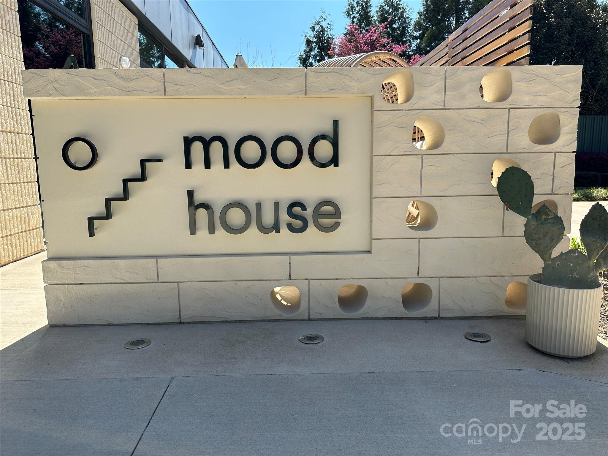 1918 Woodland Drive