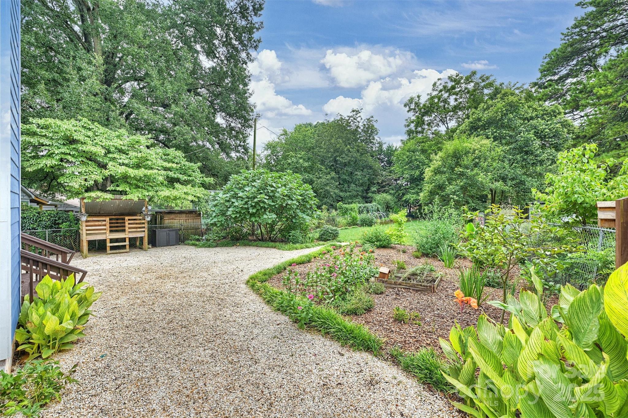 1918 Woodland Drive