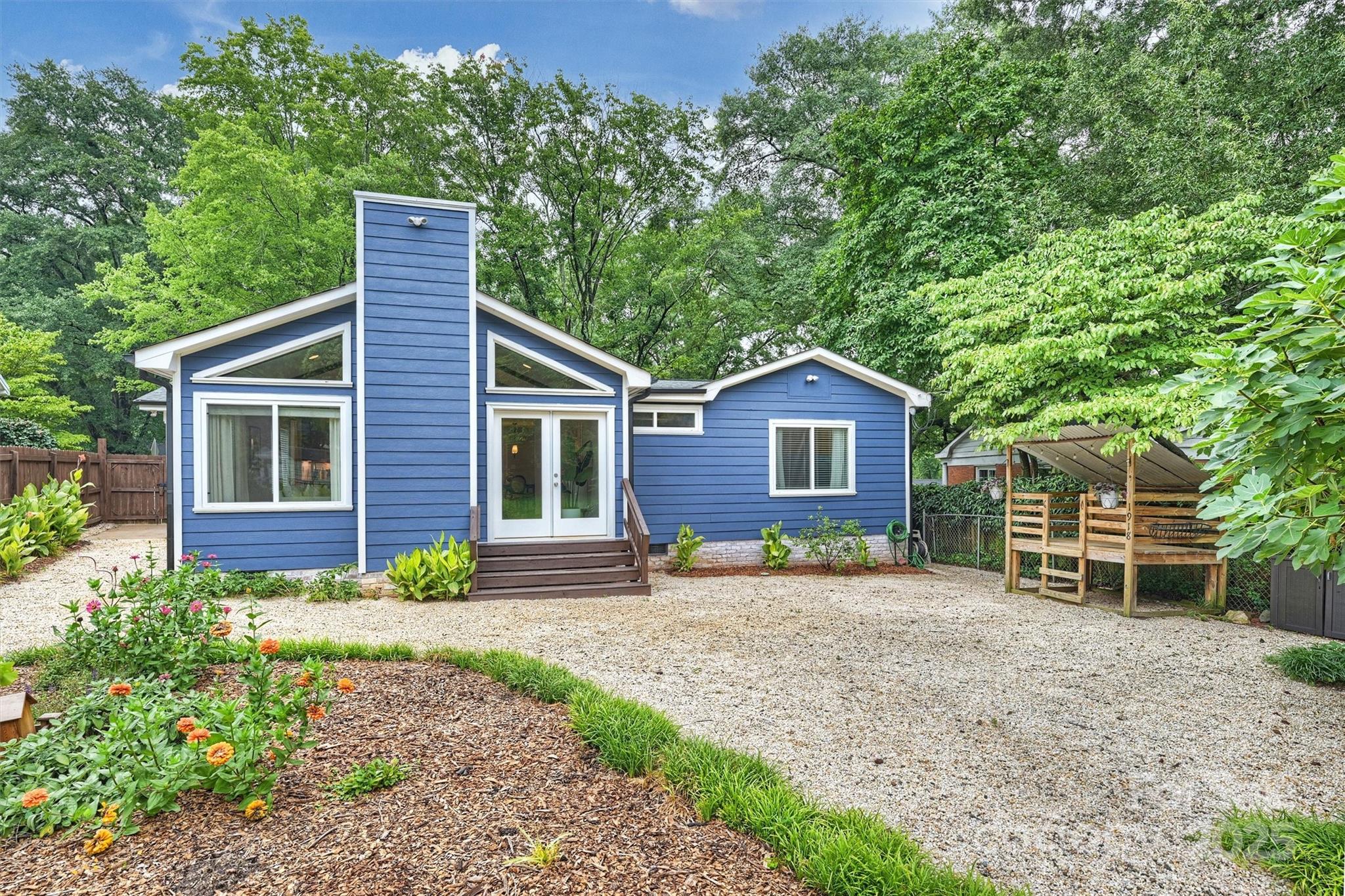 1918 Woodland Drive