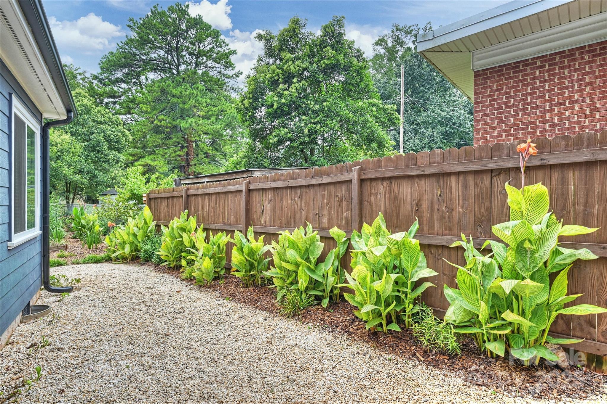 1918 Woodland Drive