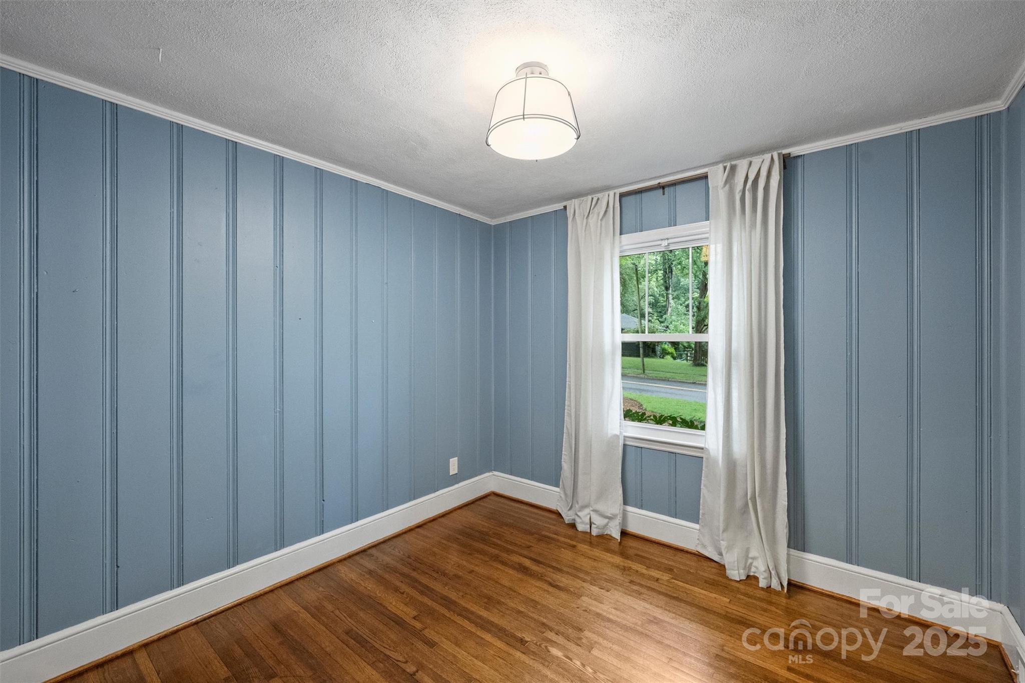 1918 Woodland Drive