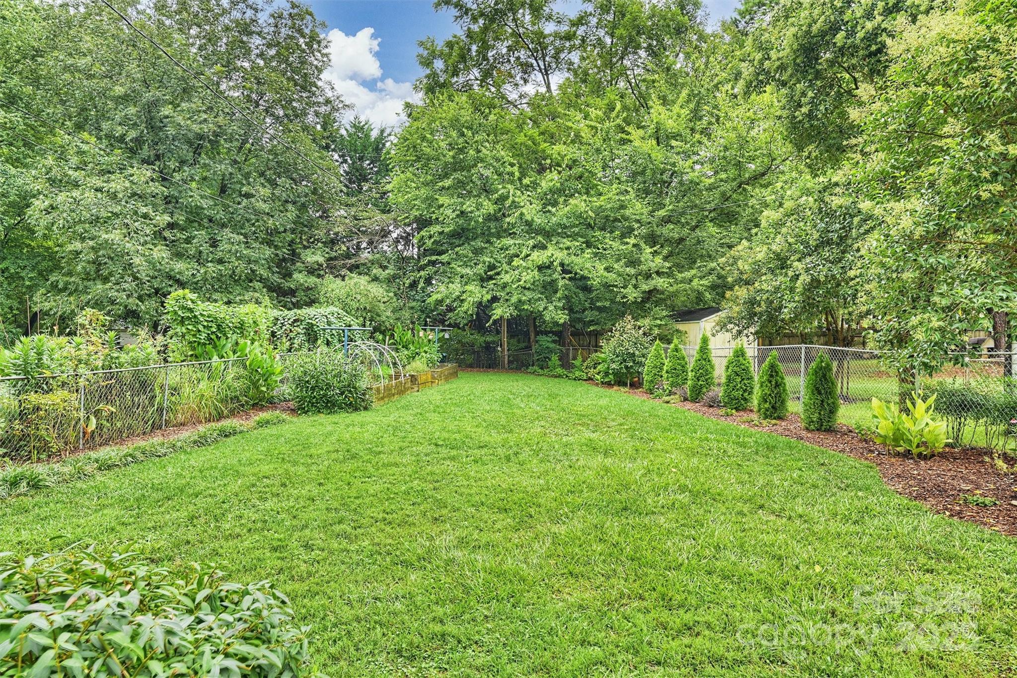 1918 Woodland Drive