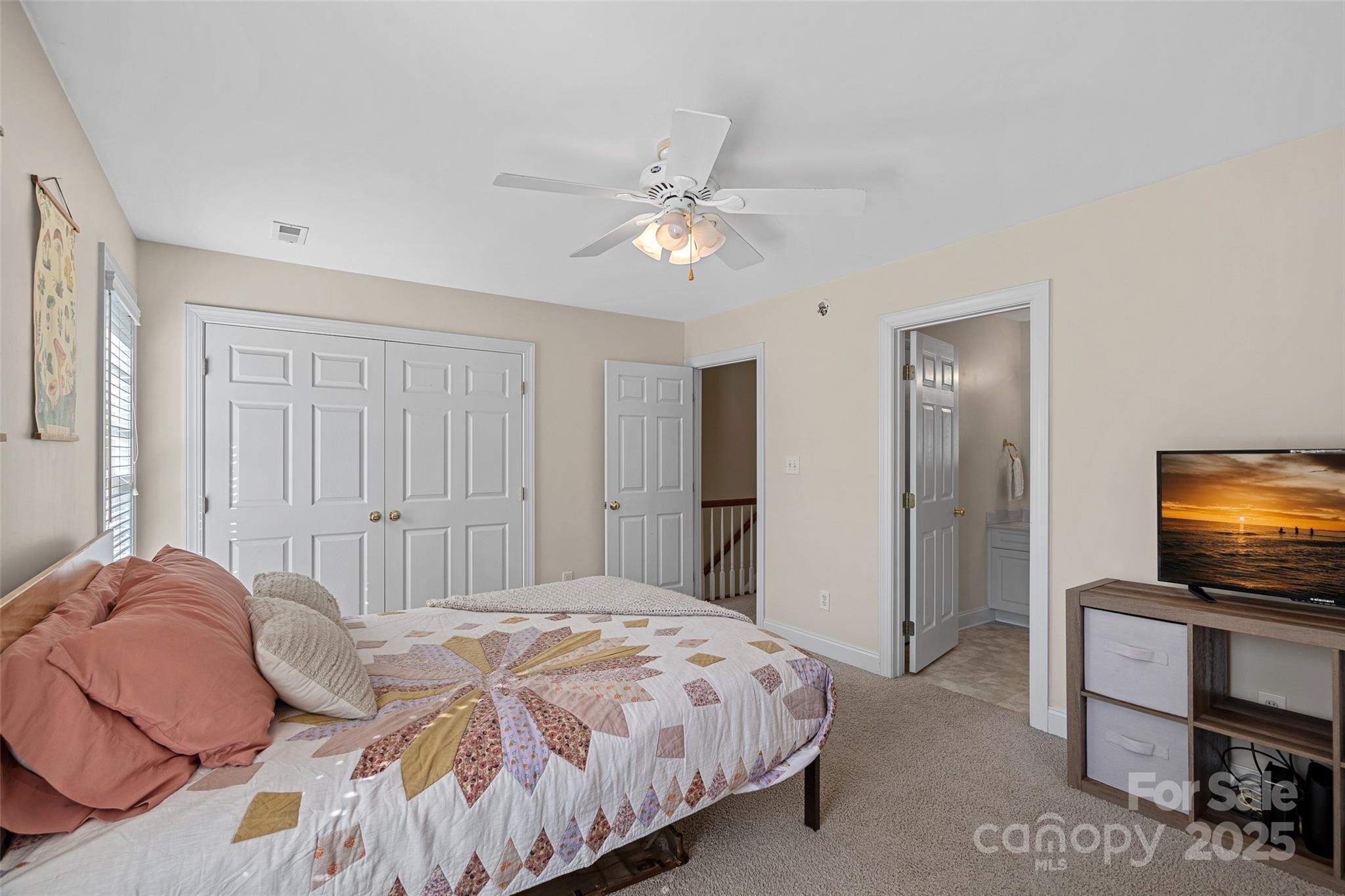 653 Camrose Circle NE