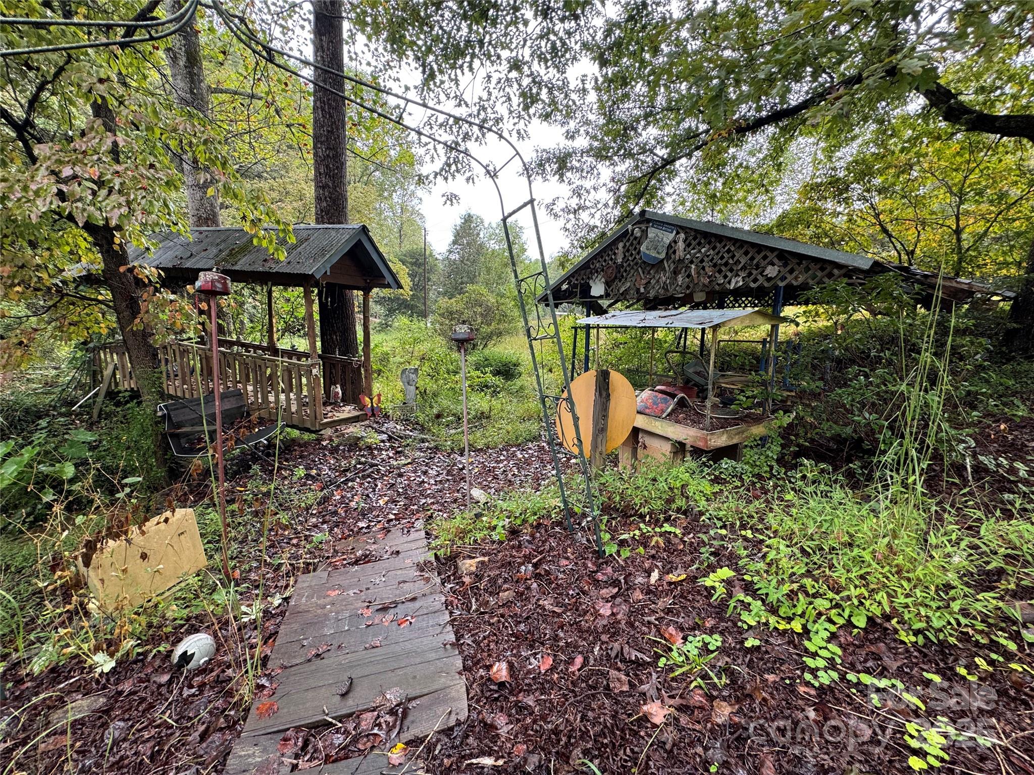 1784 Tomlinson Loop
