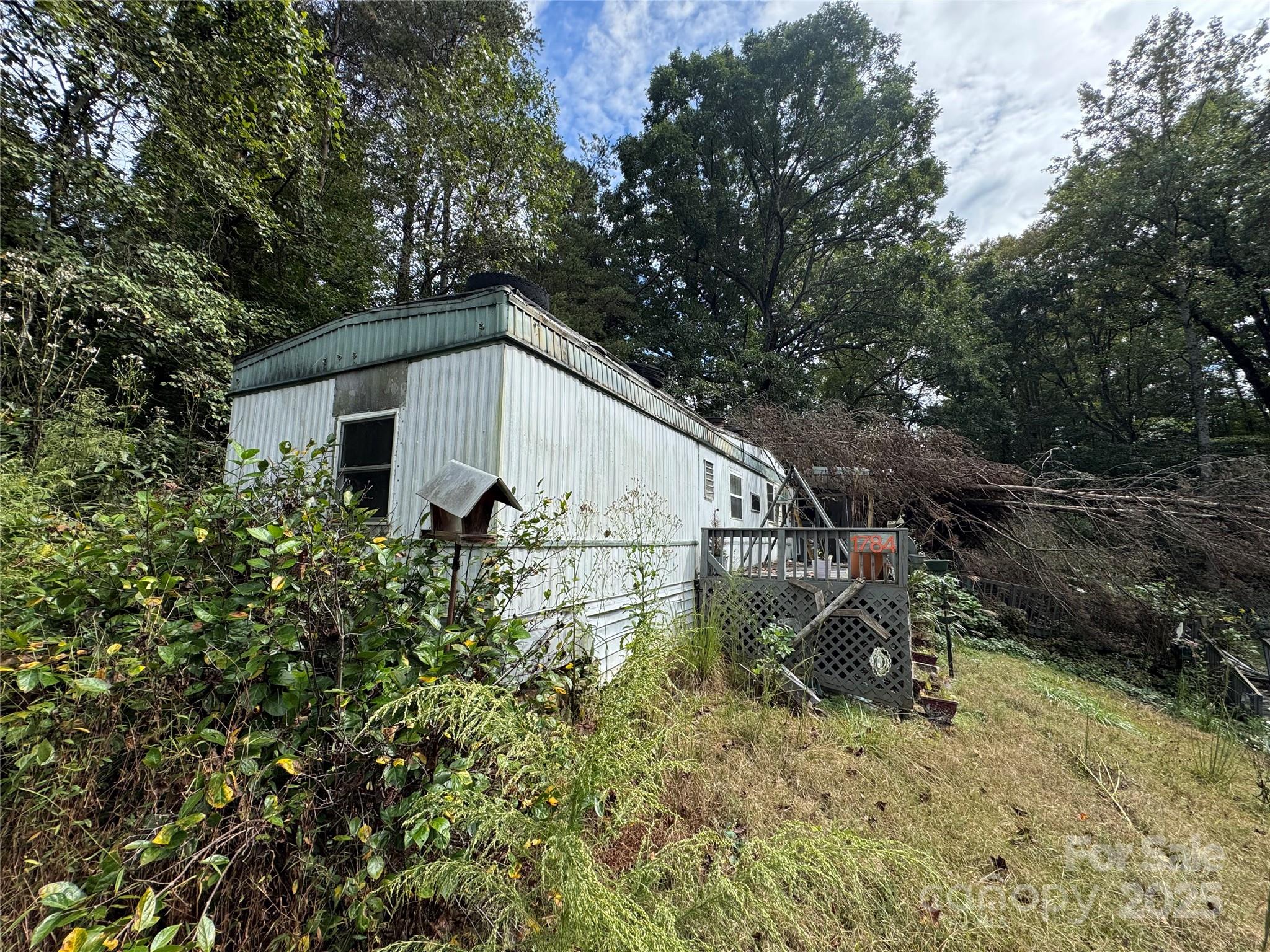 1784 Tomlinson Loop