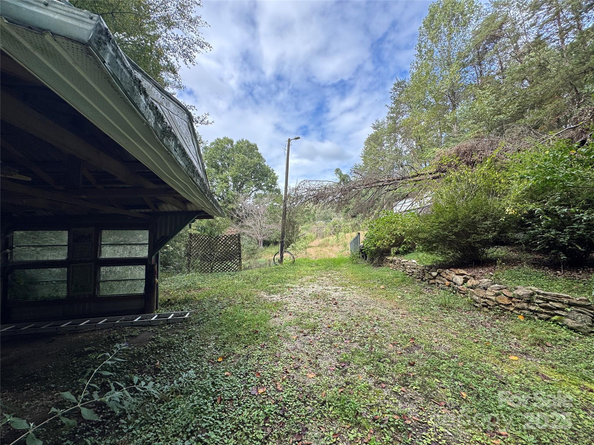 1784 Tomlinson Loop