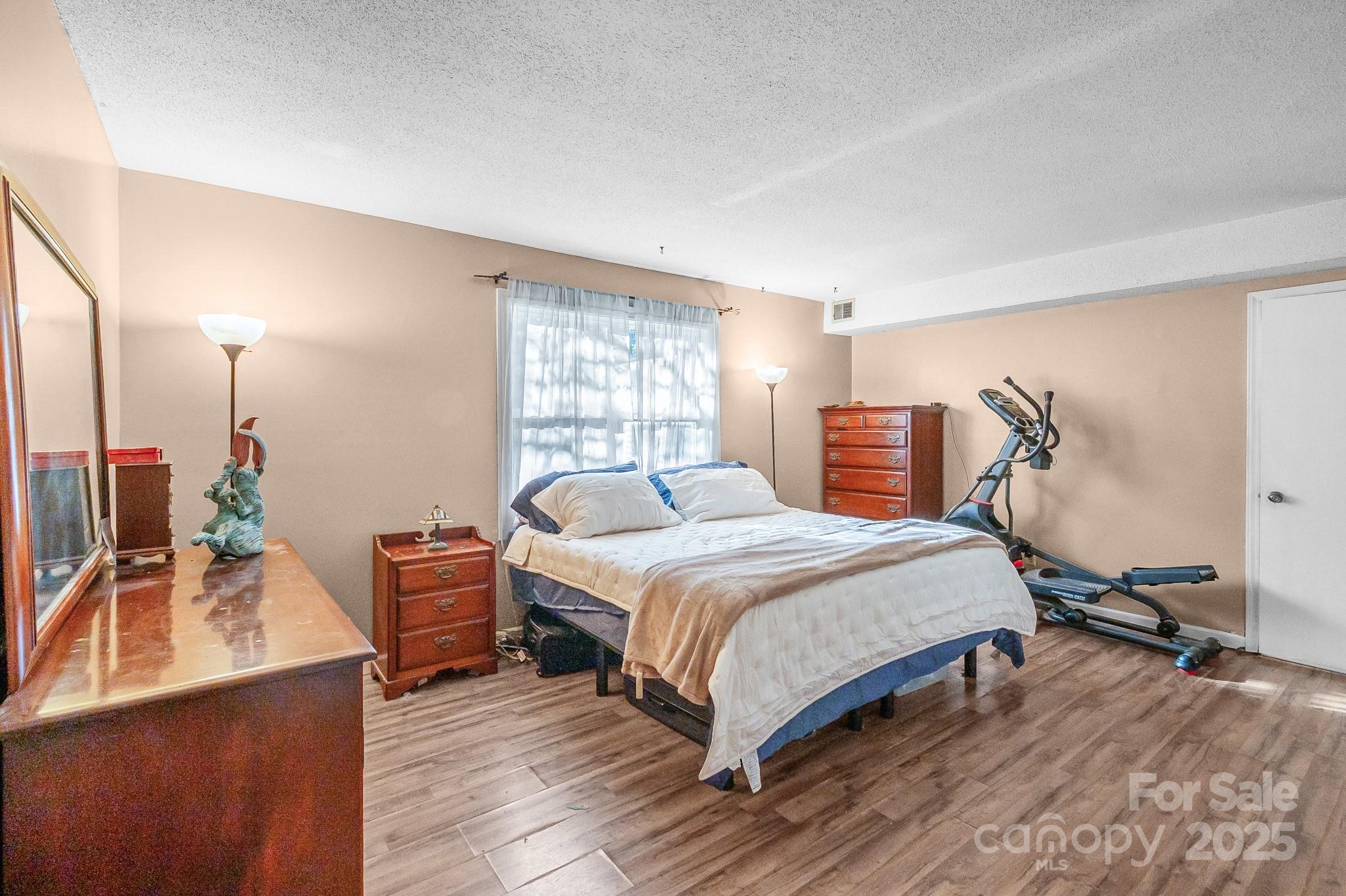 1115 Jamestowne Drive