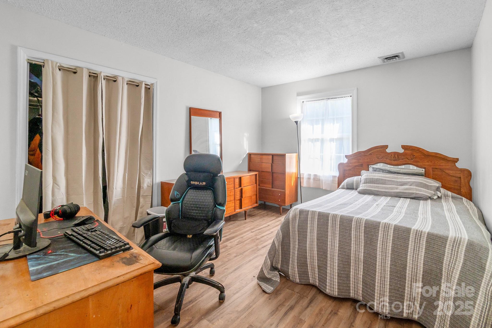 1115 Jamestowne Drive