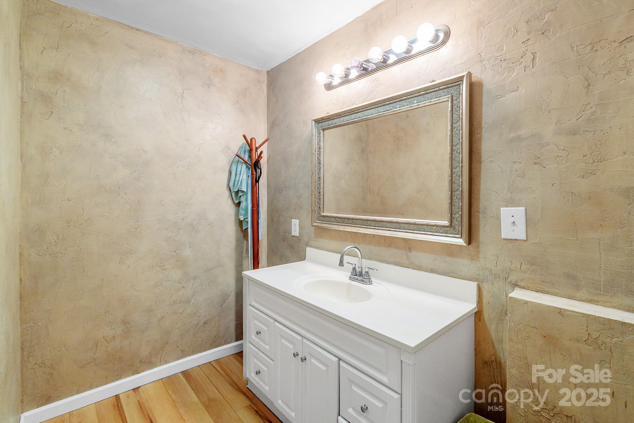 1115 Jamestowne Drive