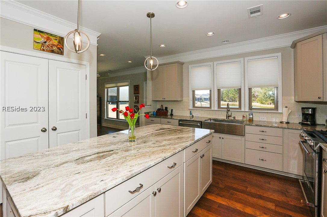 1037 Gleneagle Court