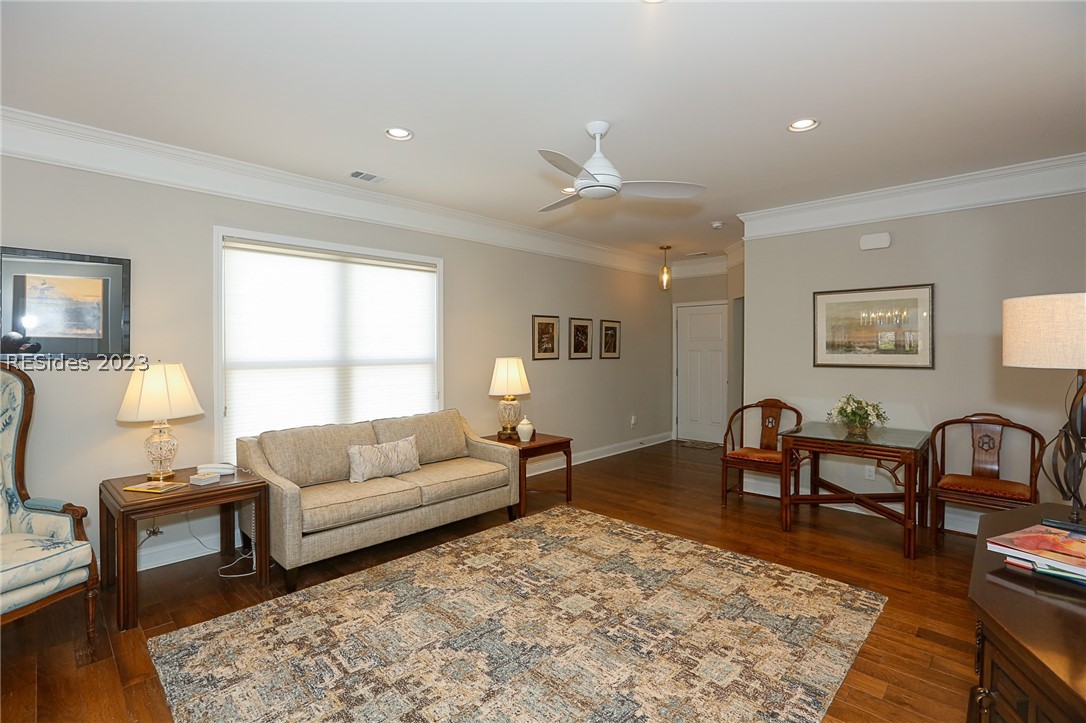 1037 Gleneagle Court