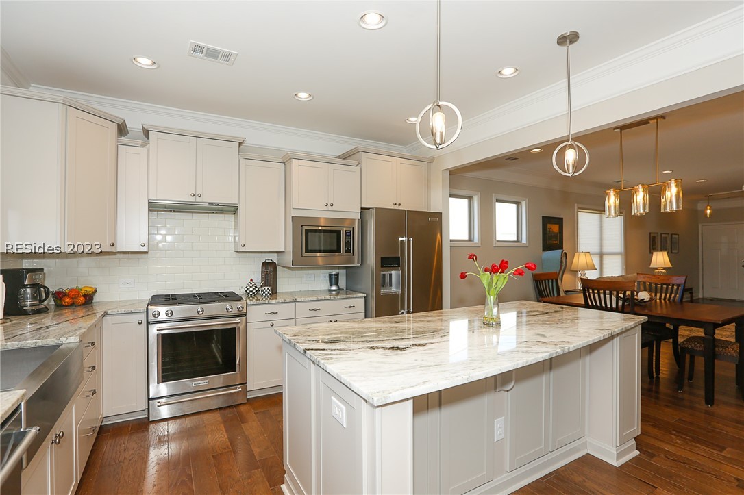 1037 Gleneagle Court