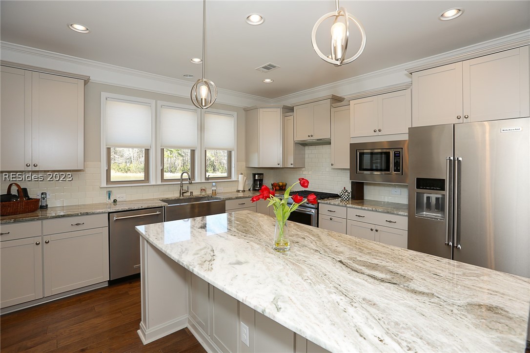 1037 Gleneagle Court