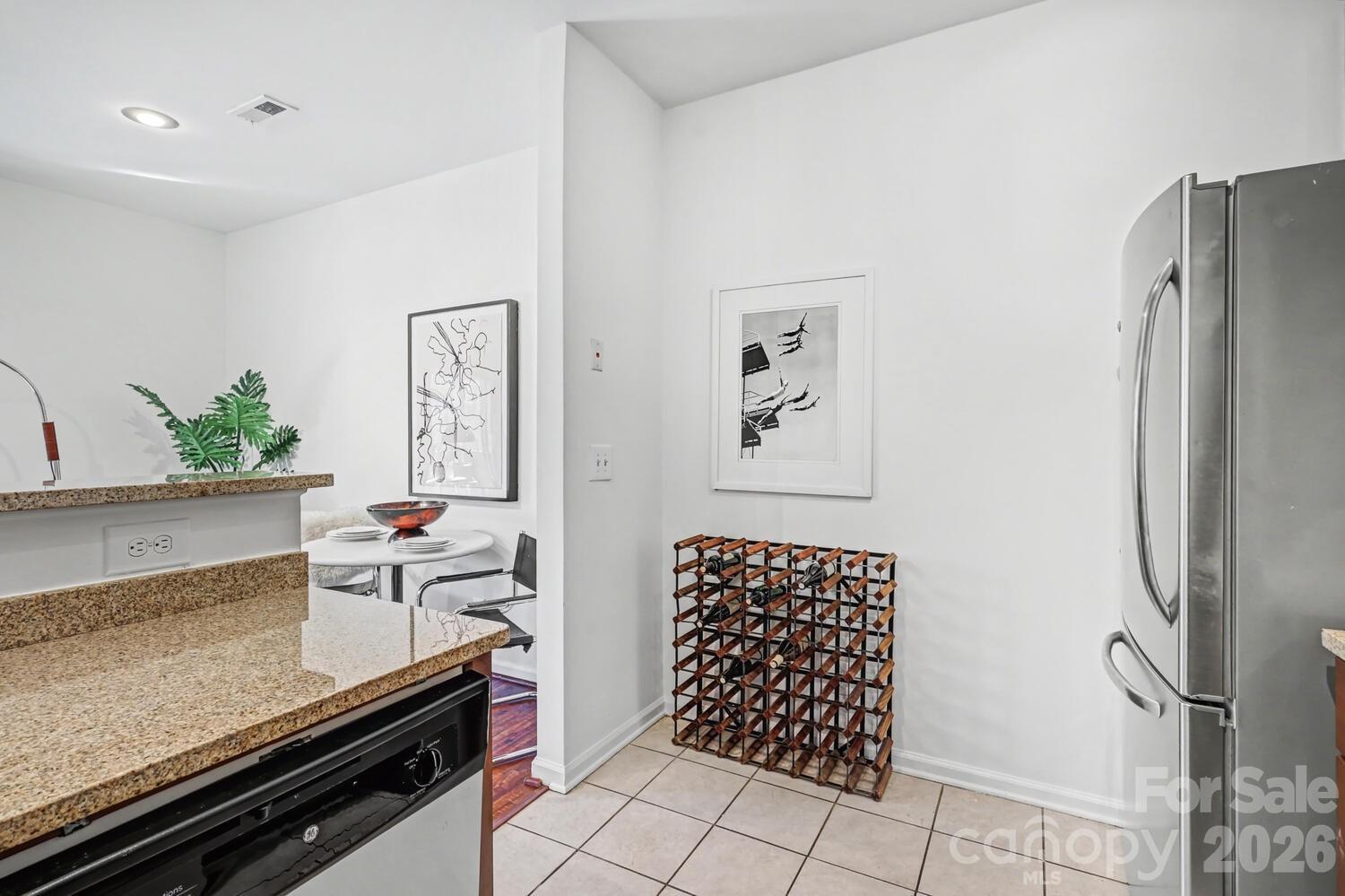 525 N Graham Street Unit: 3B
