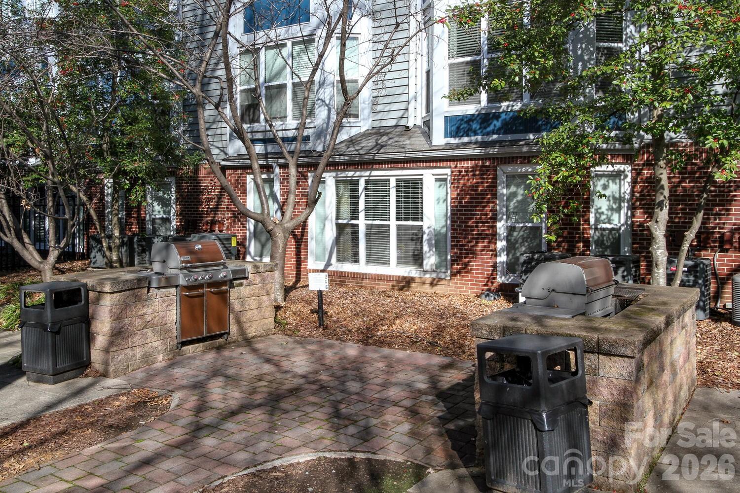 525 N Graham Street Unit: 3B