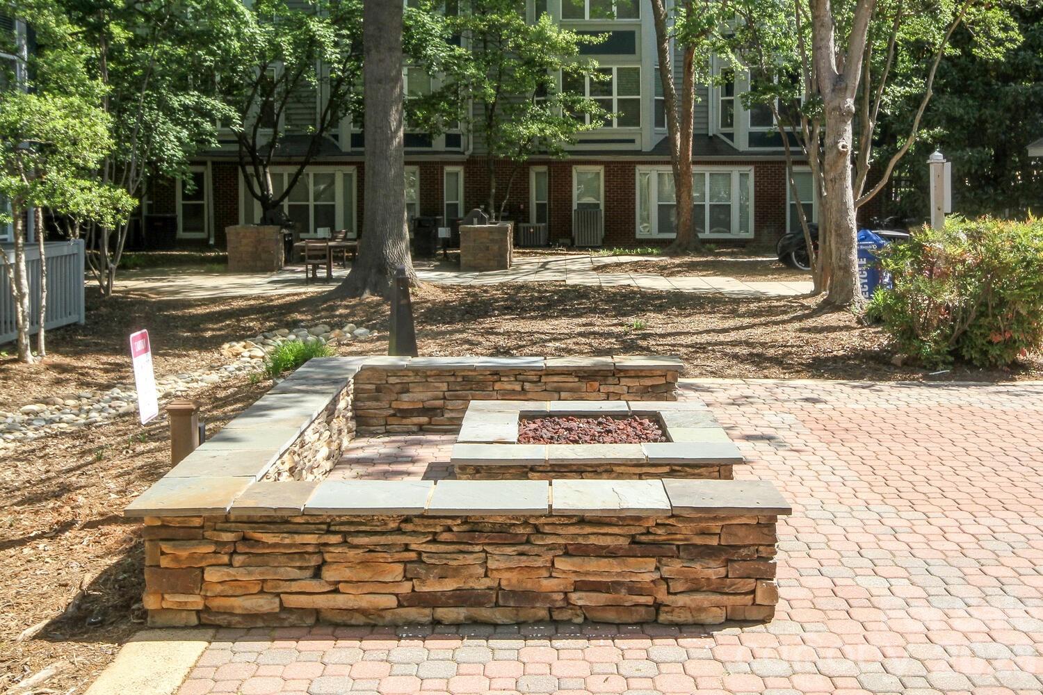 525 N Graham Street Unit: 3B