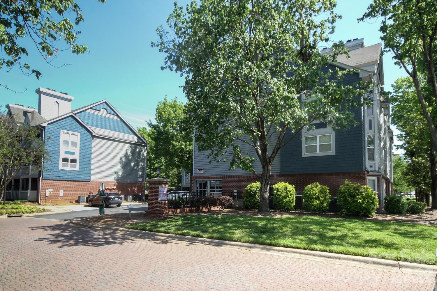 525 N Graham Street Unit: 3B