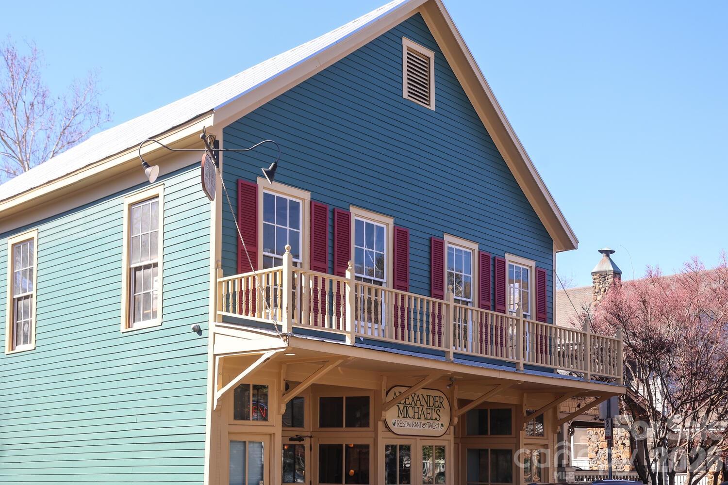 525 N Graham Street Unit: 3B
