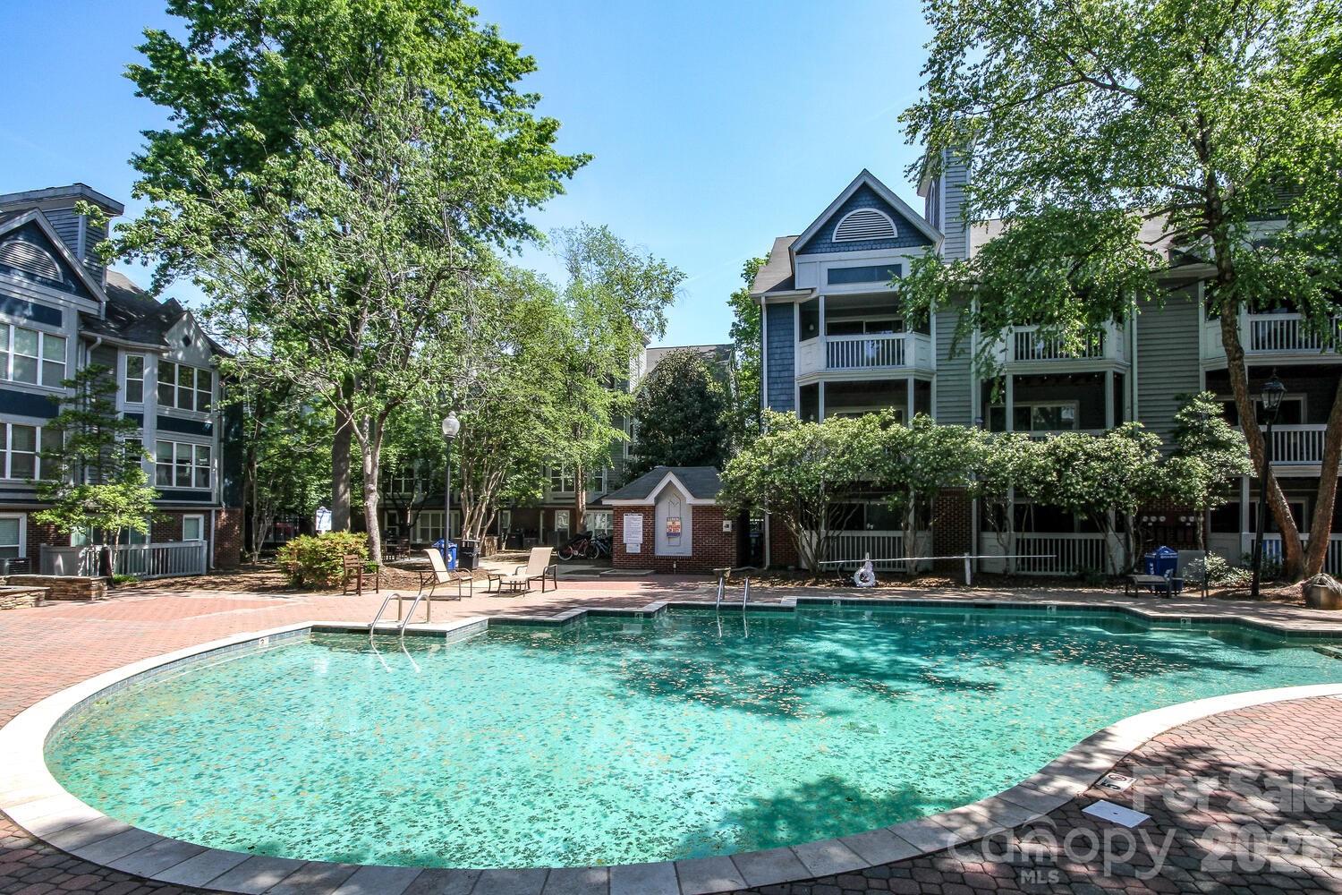 525 N Graham Street Unit: 3B