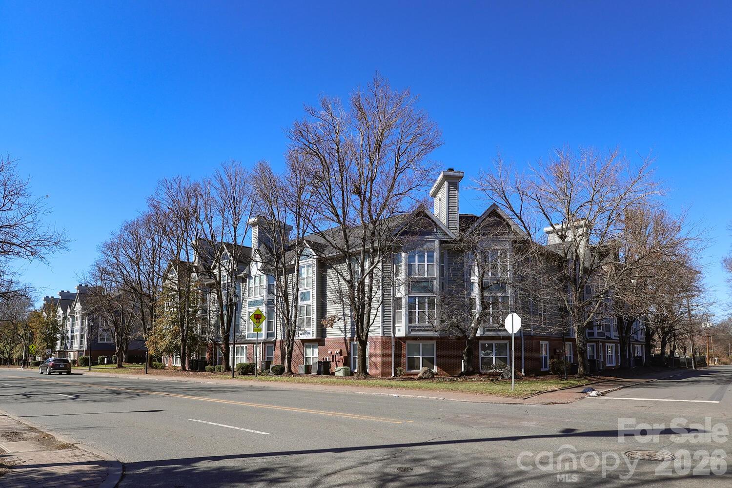 525 N Graham Street Unit: 3B