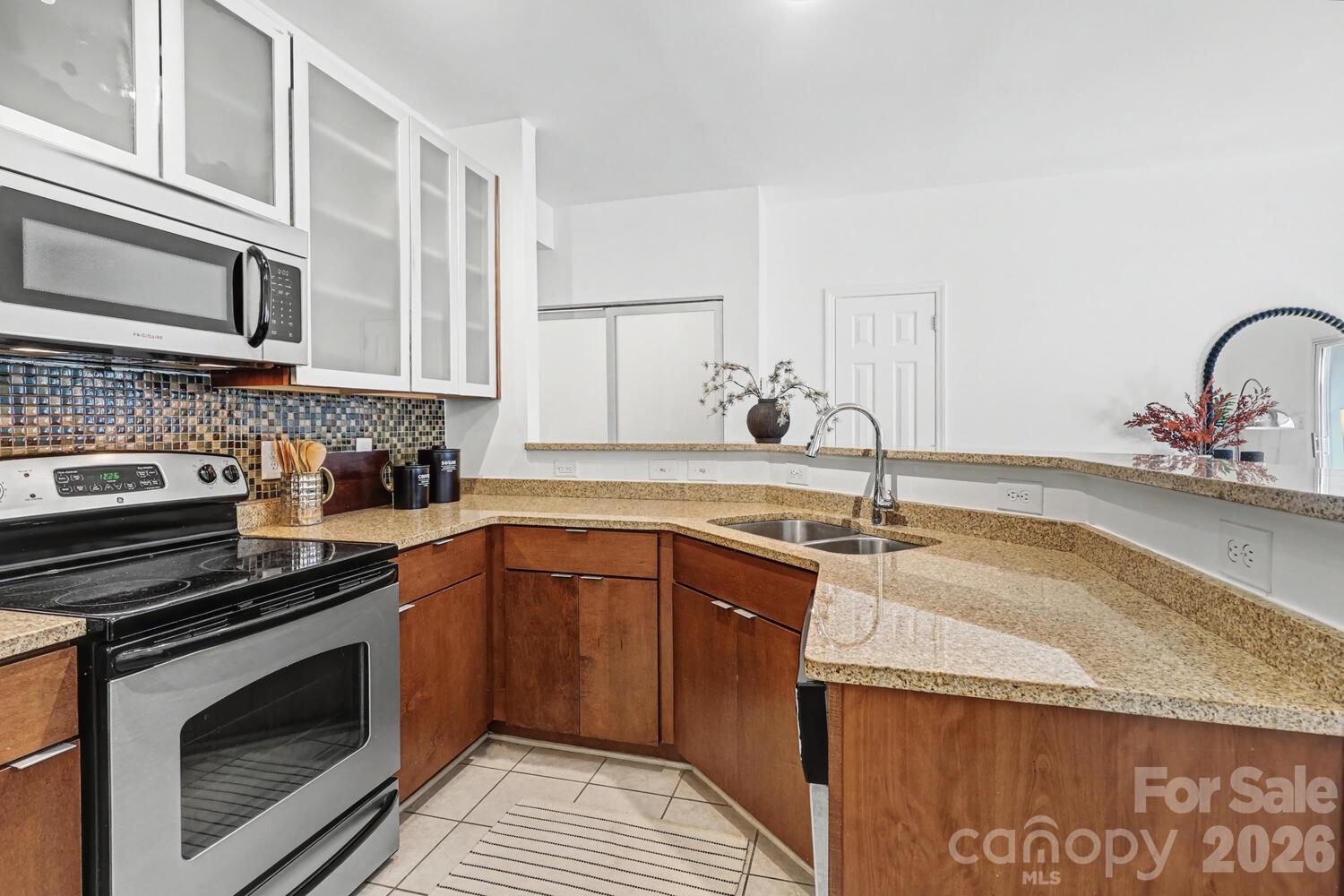 525 N Graham Street Unit: 3B
