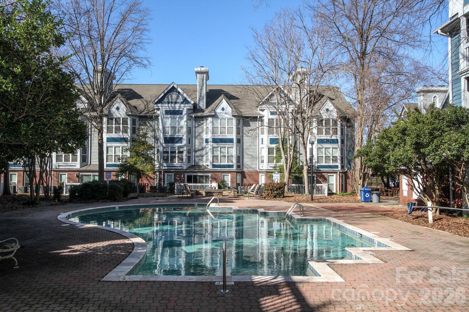 525 N Graham Street Unit: 3B