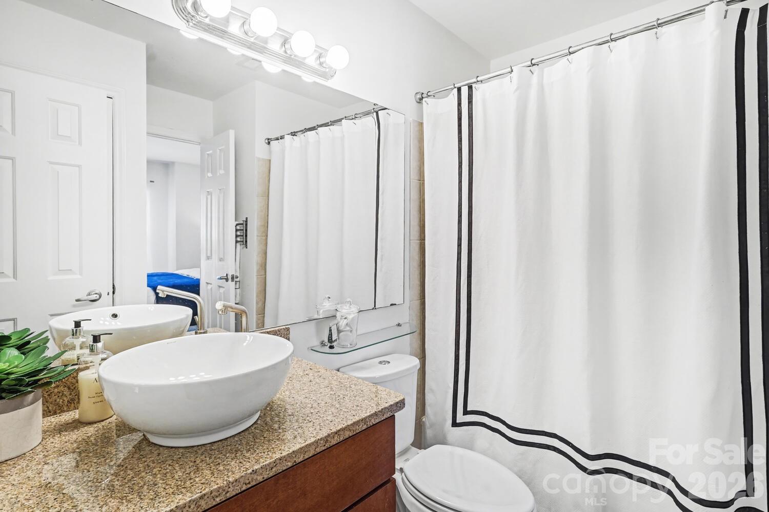 525 N Graham Street Unit: 3B