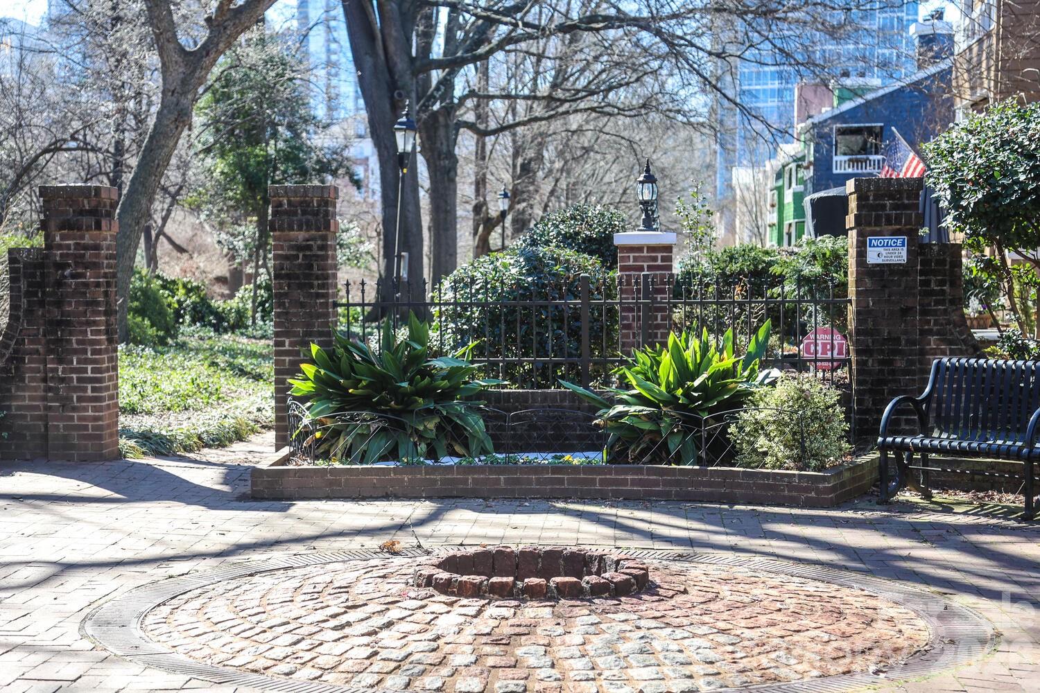 525 N Graham Street Unit: 3B