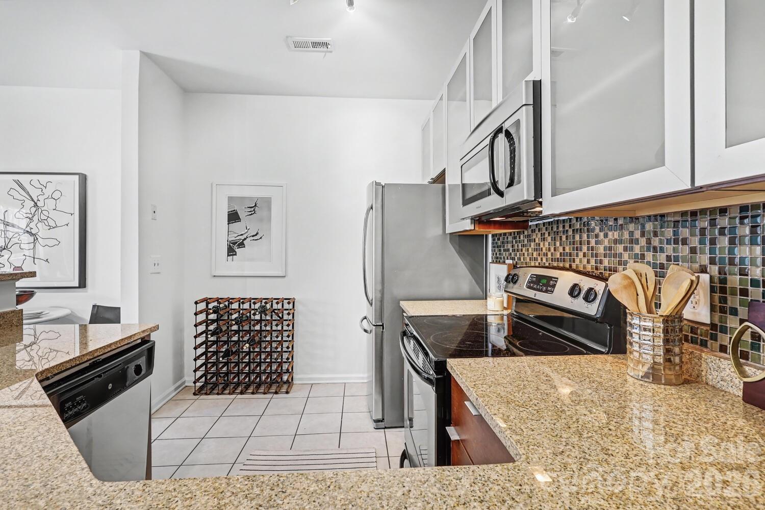 525 N Graham Street Unit: 3B